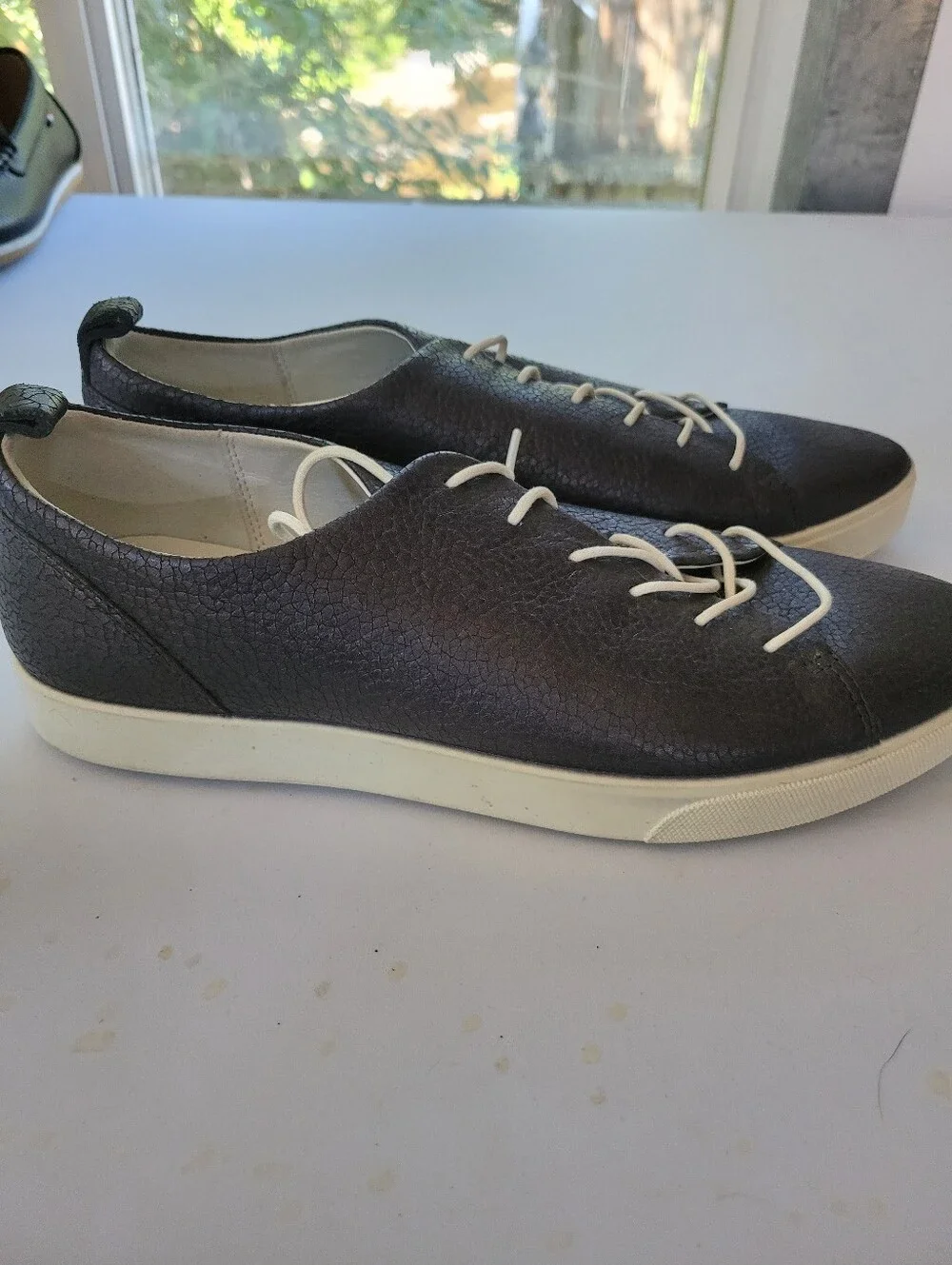 Ecco 10 Women's Black Textured Leather Sneakers with Cream Laces